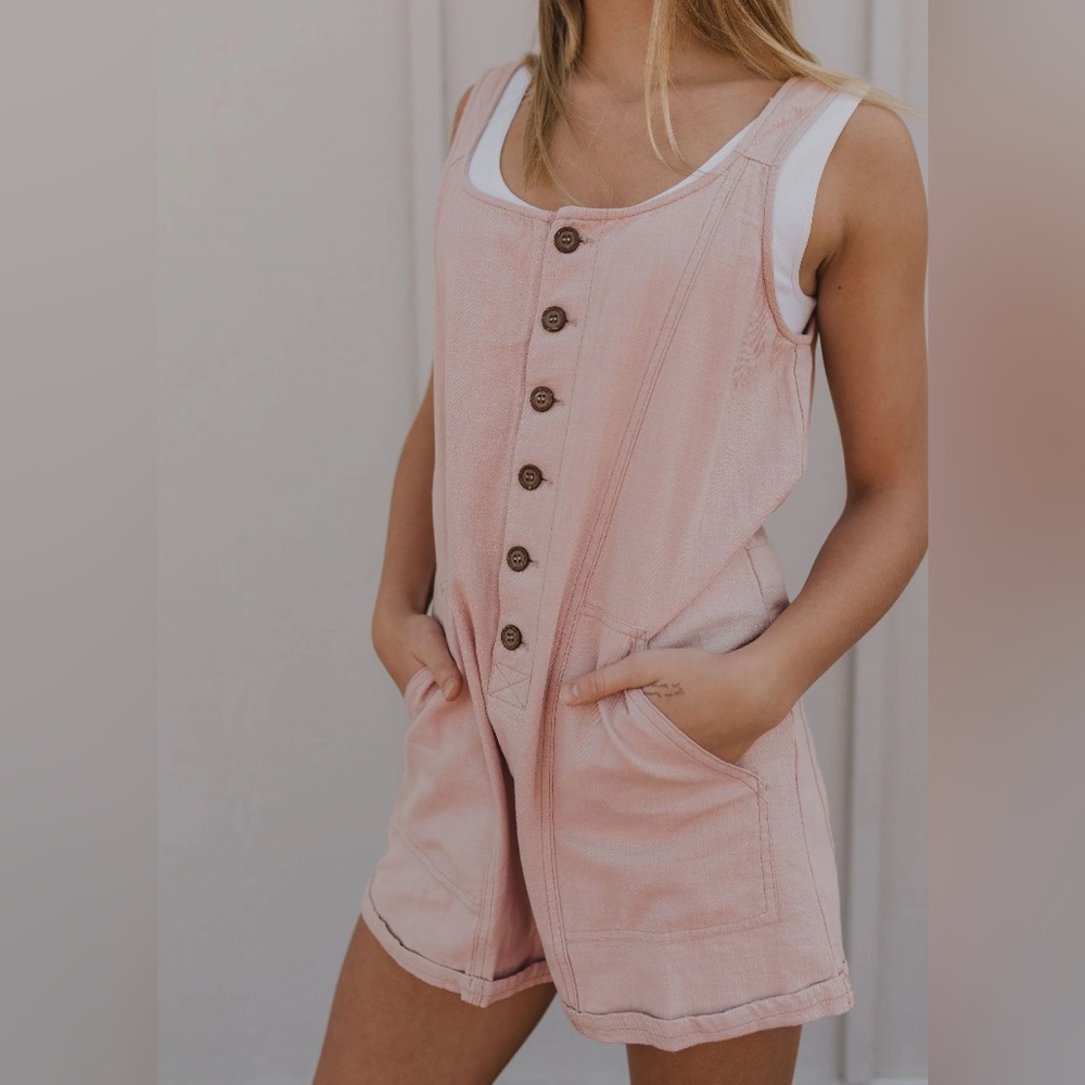 Wishlist Apparel Light Pink Button-Front Sleeveless Romper Size M